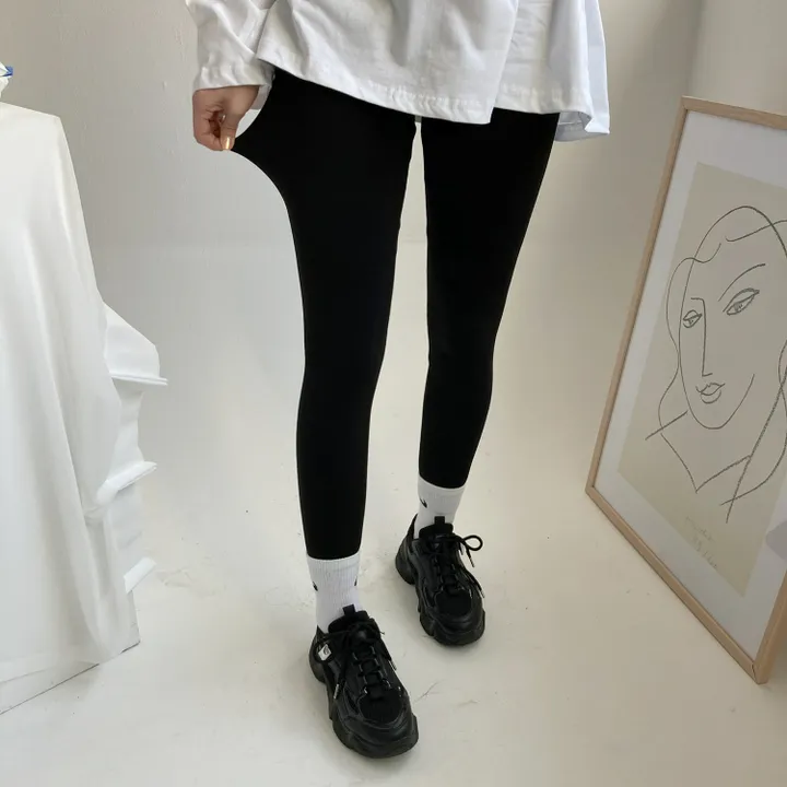 [피치속기모] 슬림하게 잡아주는 기모 쫀쫀 레깅스 상세 이미지 1