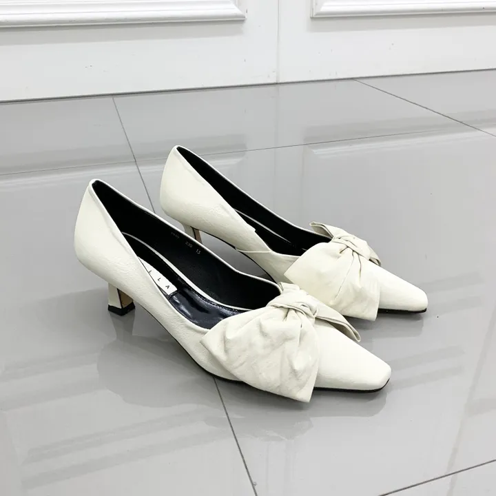 새틴 가죽 슬림 스퀘어 리본 미들힐 펌프스 키튼힐 5cm 상세 이미지 6