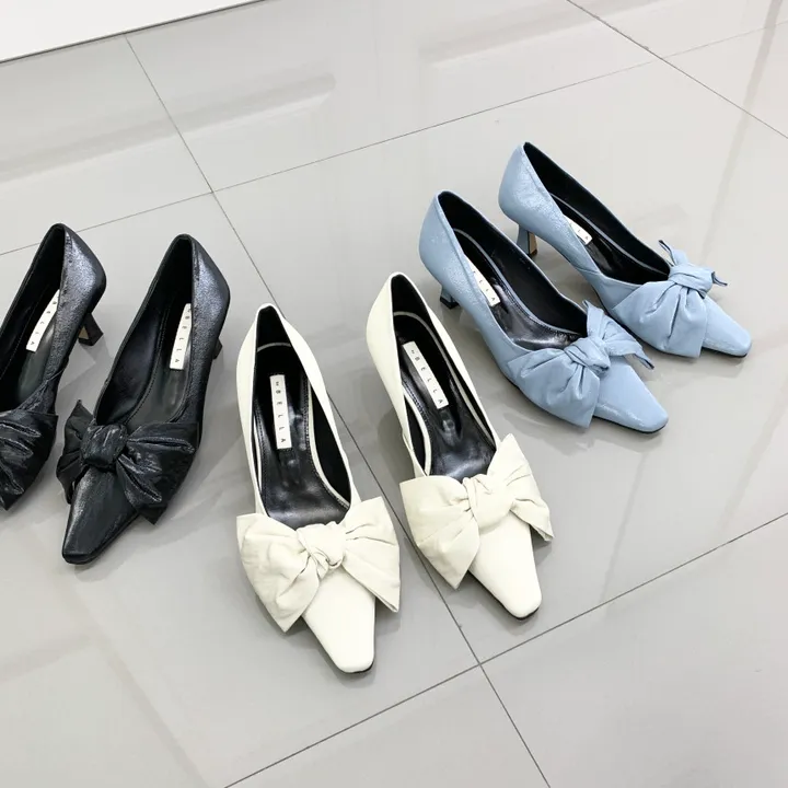 새틴 가죽 슬림 스퀘어 리본 미들힐 펌프스 키튼힐 5cm 상세 이미지 1